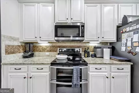 Kitchen - 155 Feather Ln, Jackson, GA 30233 photo 4 of 5