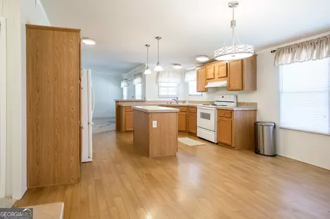 Kitchen - 6257 Bailey Rd, Blackshear, GA 31516 photo 5 of 5