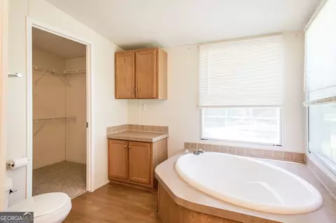 Bath - 6257 Bailey Rd, Blackshear, GA 31516 photo 4 of 5