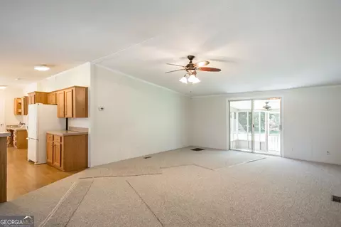 Living - 6257 Bailey Rd, Blackshear, GA 31516 photo 3 of 4