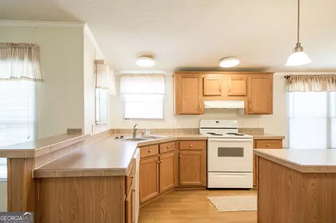Kitchen - 6257 Bailey Rd, Blackshear, GA 31516 photo 2 of 5