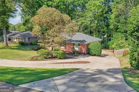 2085 Clearwater Dr, Marietta, GA 30067