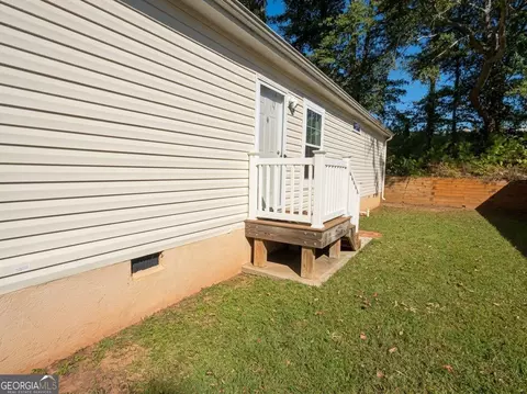 Exterior - 83 Willow Dr E, Newnan, GA 30263 photo 4 of 5