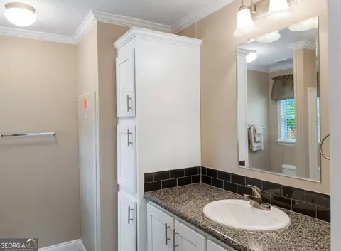 Bath - 83 Willow Dr E, Newnan, GA 30263 photo 1 of 2
