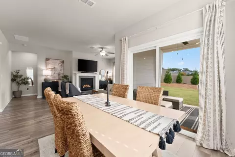 Dining - 409 Murphy Ave, Canton, GA 30114 photo 2 of 2