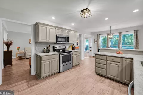 Kitchen - 145 Crestview Dr, Jefferson, GA 30549 photo 6 of 7