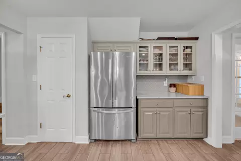 Kitchen - 145 Crestview Dr, Jefferson, GA 30549 photo 4 of 7