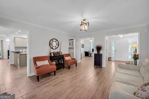 Entry Way - 145 Crestview Dr, Jefferson, GA 30549 photo 4 of 5