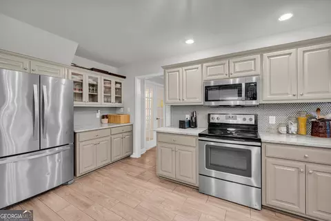 Kitchen - 145 Crestview Dr, Jefferson, GA 30549 photo 2 of 7