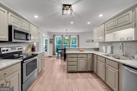 Kitchen - 145 Crestview Dr, Jefferson, GA 30549 photo 7 of 7