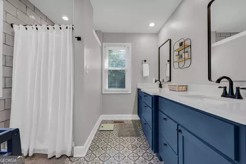 Bath - 145 Crestview Dr, Jefferson, GA 30549 photo 1 of 8