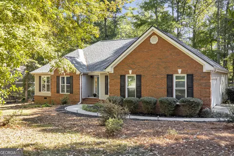 Exterior - 145 Crestview Dr, Jefferson, GA 30549 photo 2 of 14