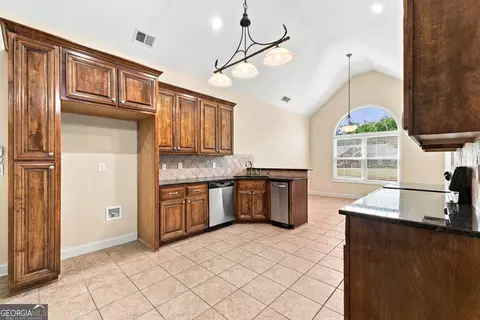 Kitchen - 226 Hummingbird Ct, Hampton, GA 30228 photo 2 of 3