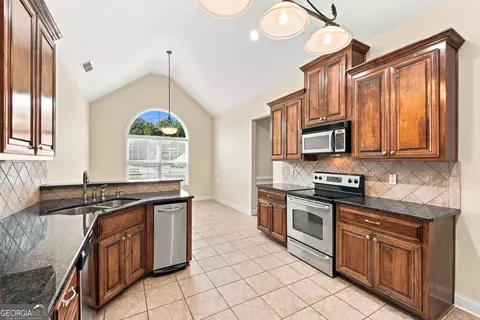 Kitchen - 226 Hummingbird Ct, Hampton, GA 30228 photo 1 of 3