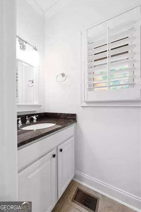 Bath - 1805 Stephens Ct, Monroe, GA 30656 photo 5 of 6