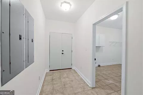 Entry Way - 1805 Stephens Ct, Monroe, GA 30656 photo 4 of 5