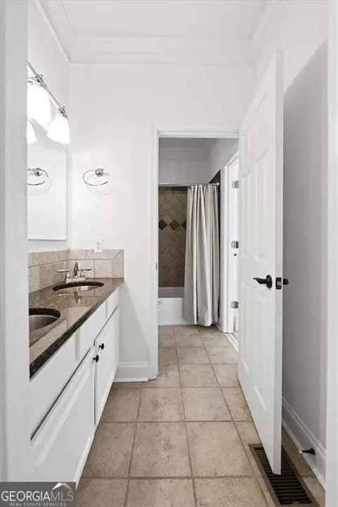 Bath - 1805 Stephens Ct, Monroe, GA 30656 photo 4 of 6