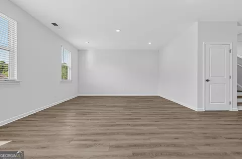 Living - 3875 Breton Cv, Bethlehem, GA 30620 photo 2 of 3