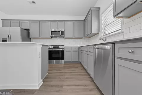 Kitchen - 3875 Breton Cv, Bethlehem, GA 30620 photo 6 of 7