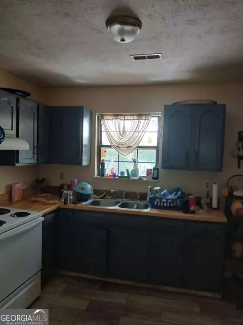 Kitchen - 501 Plainview Dr NW, Dalton, GA 30721 photo 1 of 1
