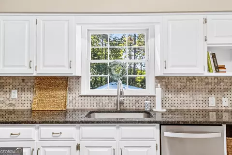 Kitchen - 126 Ashling Dr, Lagrange, GA 30240 photo 2 of 5