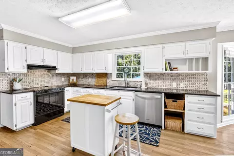 Kitchen - 126 Ashling Dr, Lagrange, GA 30240 photo 4 of 5