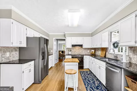 Kitchen - 126 Ashling Dr, Lagrange, GA 30240 photo 5 of 5