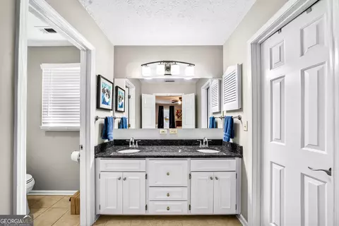 Bath - 126 Ashling Dr, Lagrange, GA 30240 photo 1 of 3