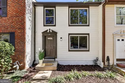 284 Roswell Commons Cir, Roswell, GA 30076