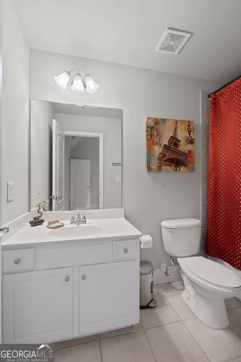 Bath - 1132 Venetian Ln, Hampton, GA 30228 photo 3 of 5