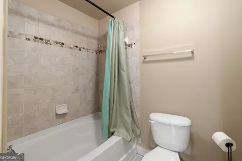 Bath - 1132 Venetian Ln, Hampton, GA 30228 photo 4 of 5