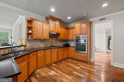 Kitchen - 1132 Venetian Ln, Hampton, GA 30228 photo 2 of 2