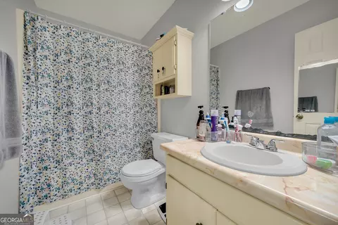 Bath - 64 White Valley Dr, Toccoa, GA 30577 photo 2 of 2