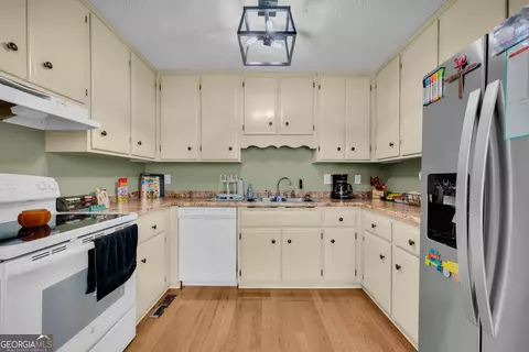 Kitchen - 64 White Valley Dr, Toccoa, GA 30577 photo 1 of 3