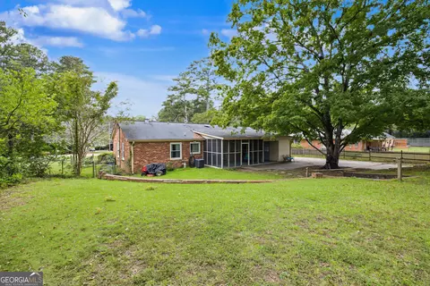 Exterior - 1120 Maple Dr, Griffin, GA 30224 photo 5 of 8