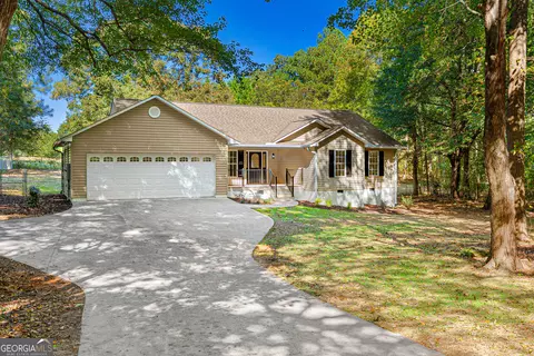 416 Greenbriar Dr, Hartwell, GA 30643