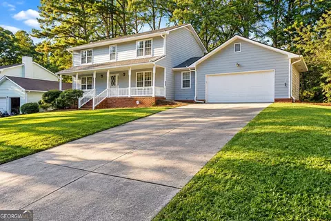 4472 Woodland Forest Dr, Stone Mountain, GA 30083