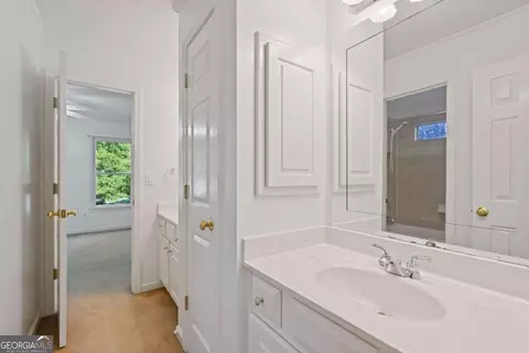 Bath - 210 Rivergate Dr, Suwanee, GA 30024 photo 8 of 9