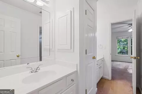Bath - 210 Rivergate Dr, Suwanee, GA 30024 photo 7 of 9