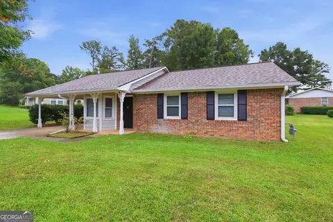 8 Silverwood Dr, Newnan, GA 30265