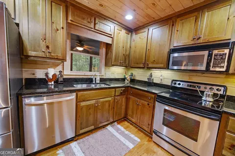Kitchen - 85 Post Oak Ln, Jasper, GA 30143 photo 4 of 4