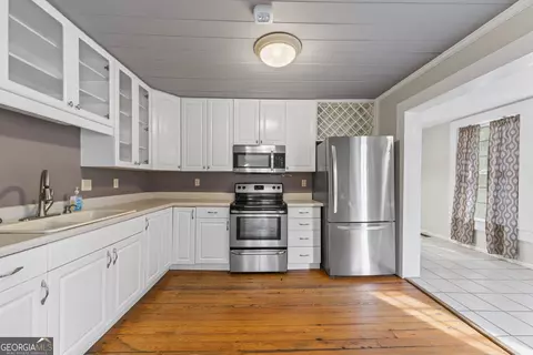 Kitchen - 124 Boulevard, Toccoa, GA 30577 photo 1 of 3
