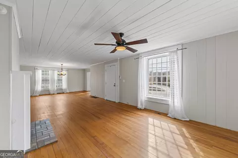 Living - 124 Boulevard, Toccoa, GA 30577 photo 4 of 7