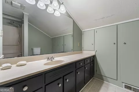 Bath - 124 Boulevard, Toccoa, GA 30577 photo 6 of 7