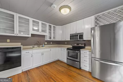 Kitchen - 124 Boulevard, Toccoa, GA 30577 photo 2 of 3