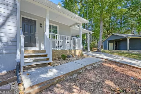 679 Suwanee Ct NW, Lawrenceville, GA 30043