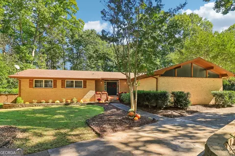 16 Perthshire Dr, Peachtree City, GA 30269