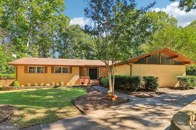 16 Perthshire Dr, Peachtree City, GA 30269