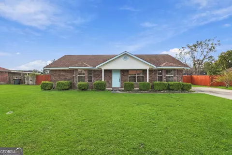 814 Waterfield Dr, Hinesville, GA 31313