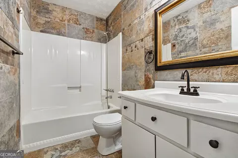 Bath - 5683 Cape Cod Ln, Lithonia, GA 30038 photo 3 of 3